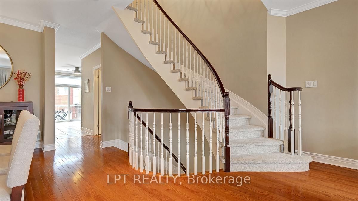 176 Lanark Avenue - Photo 8