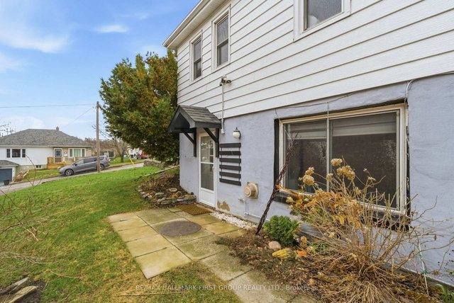 16 Sutcliffe Boulevard