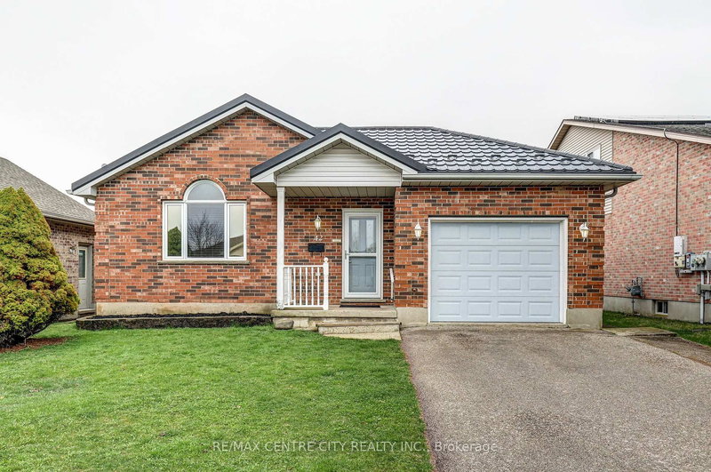 home for sale on 42 Oldewood Crescent