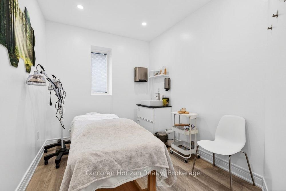 132 Young Street, Unit Main - Photo 14