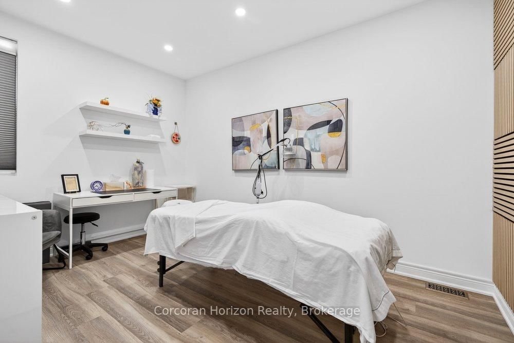 132 Young Street, Unit Main - Photo 19