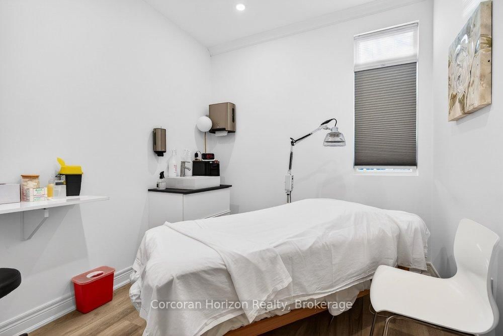 132 Young Street, Unit Main - Photo 20