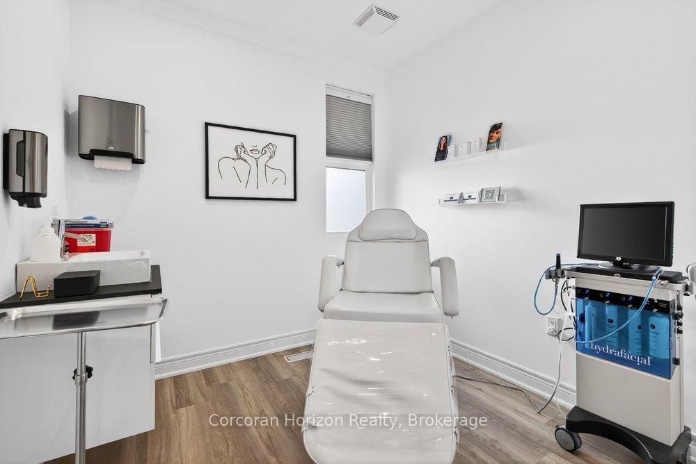 132 Young Street, Unit Main - Photo 28