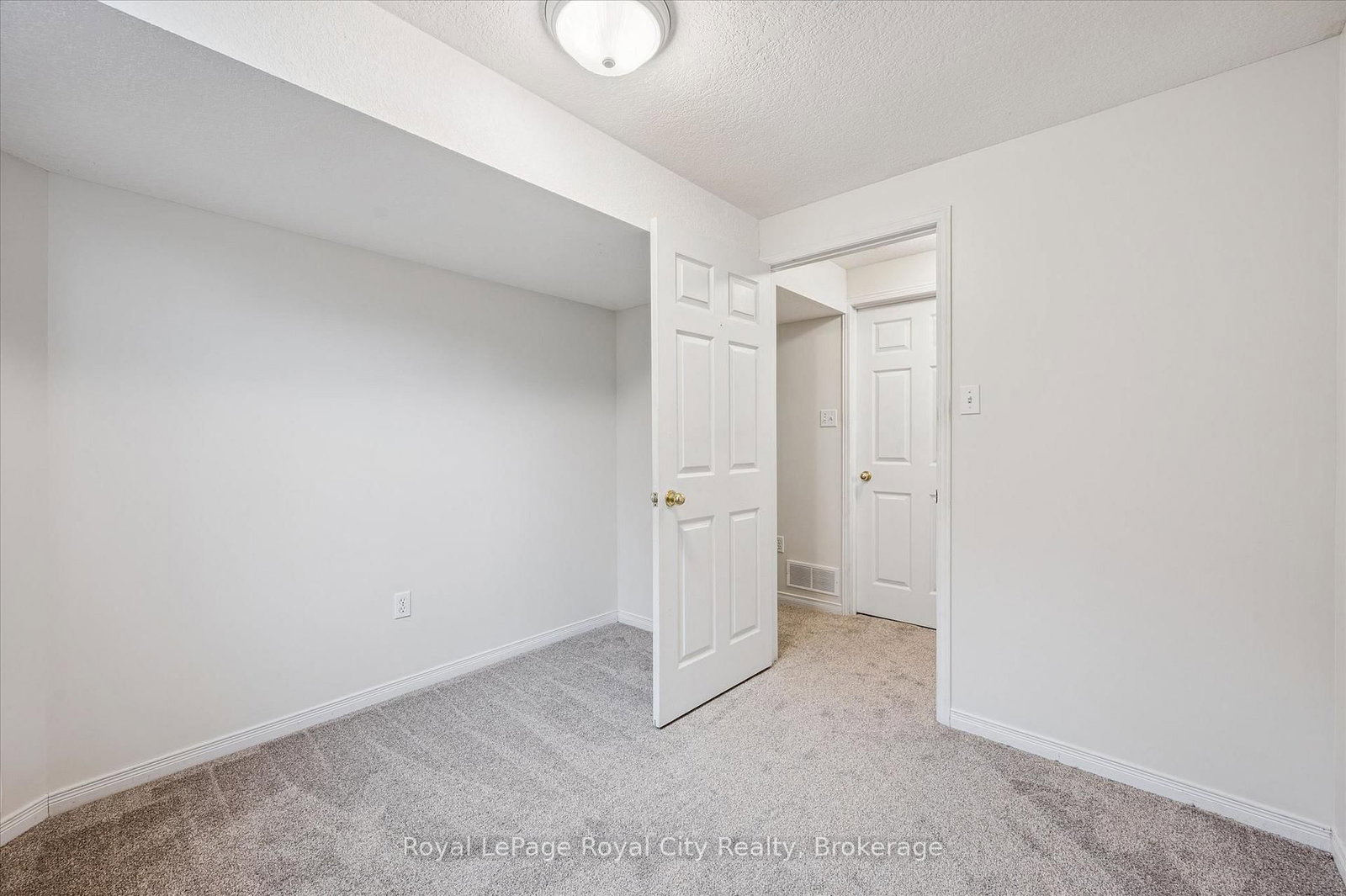 28 Bronwyn Place - Photo 32