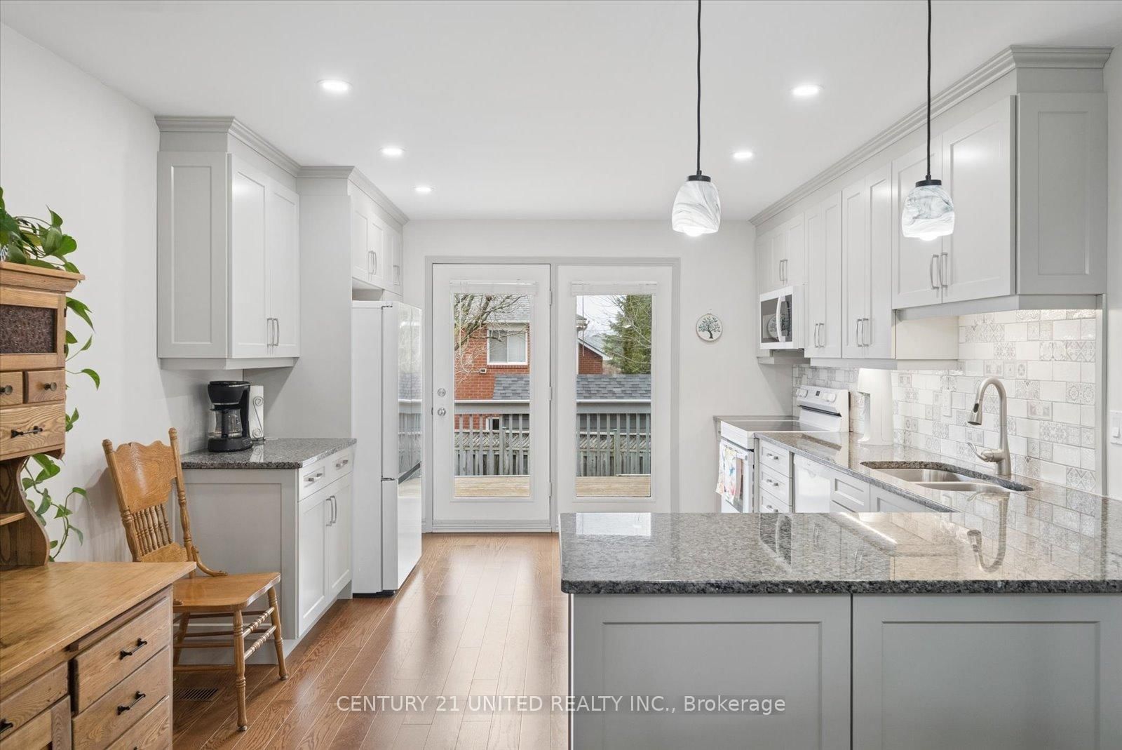 Detached House for sale at 1612 Glenforest Boulevard, Peterborough, Ontario, K9K 2J6 - Monaghan Ward 2 - MLS: X13008330