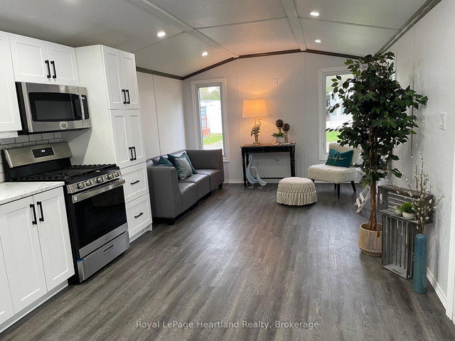 4 Starboard - 77719 Bluewater Highway