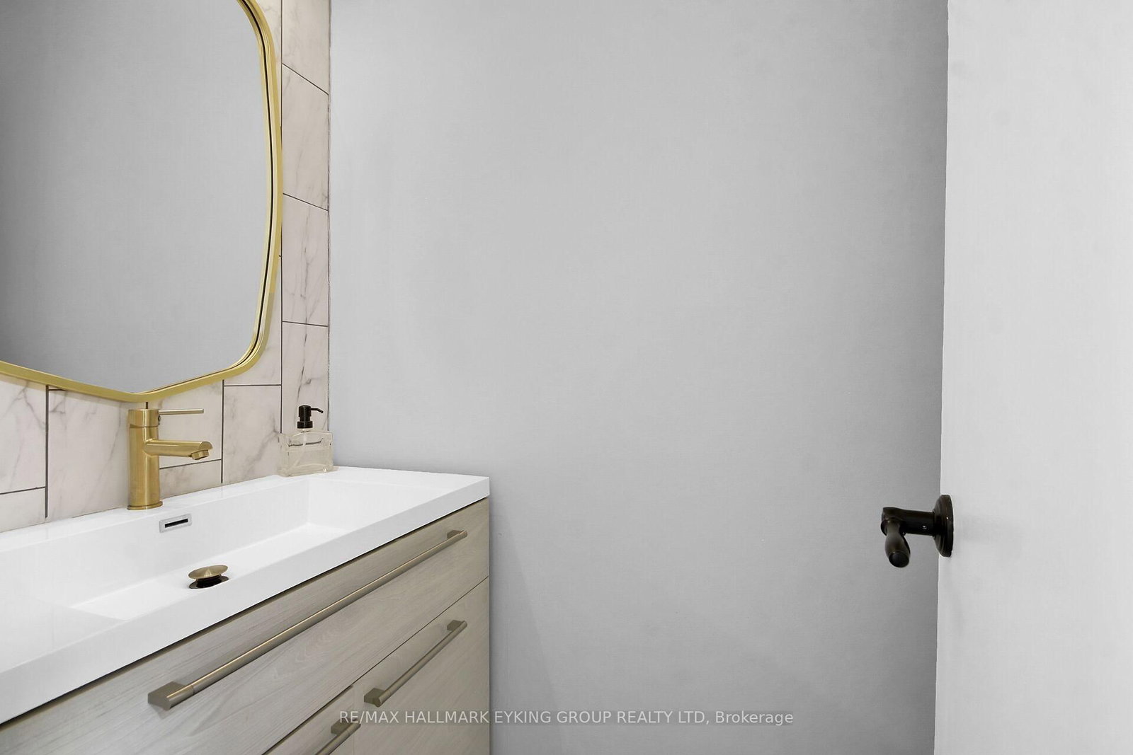 8 Vickers Way - Photo 23