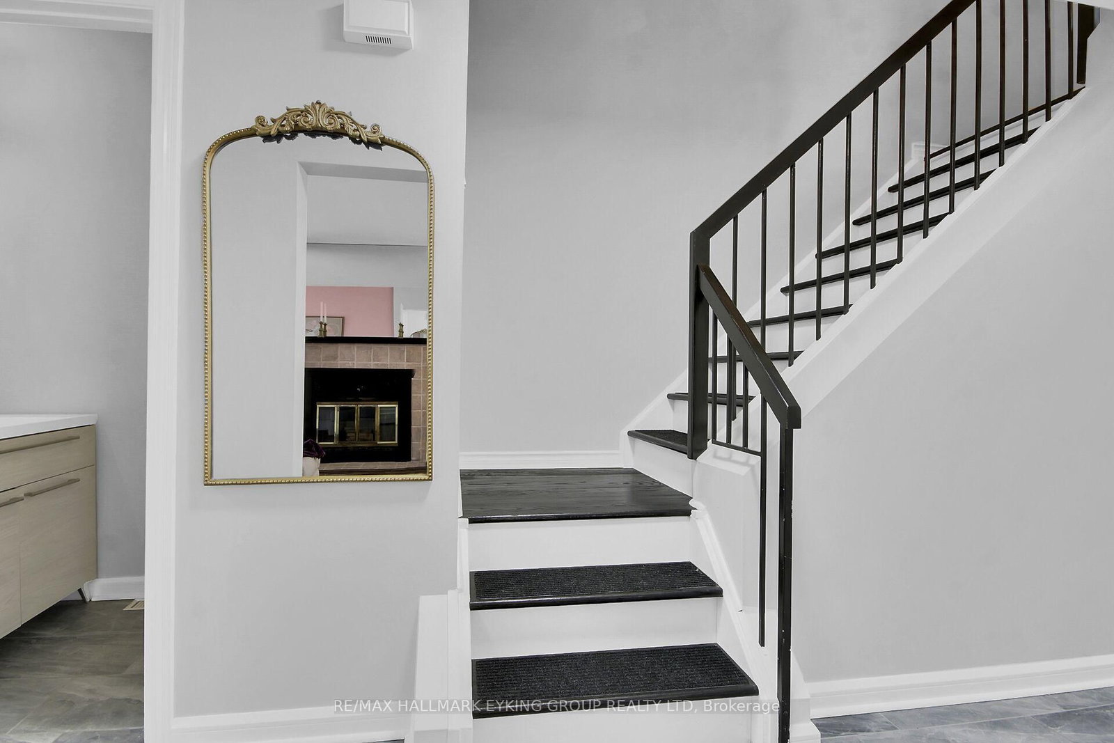 8 Vickers Way - Photo 24