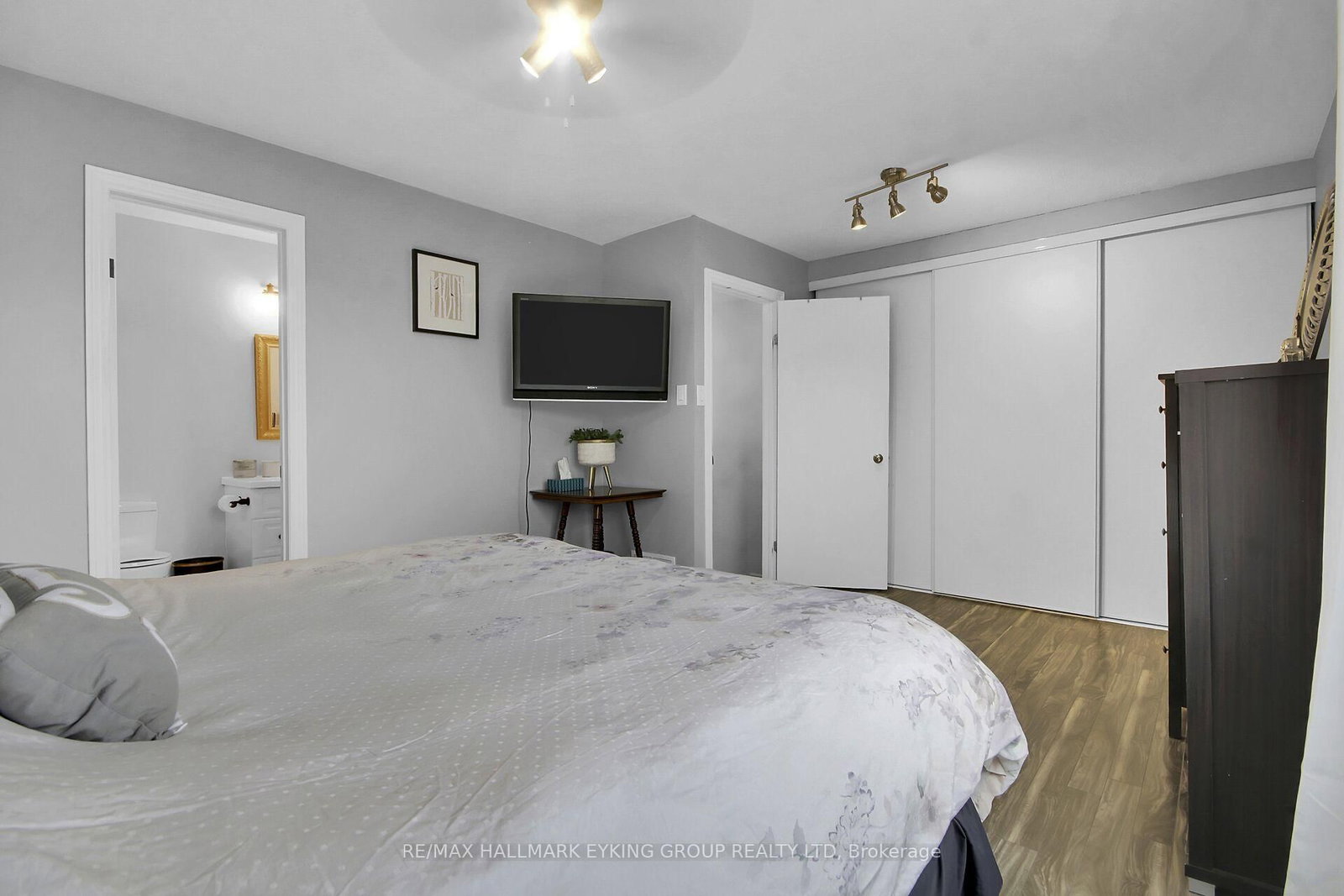 8 Vickers Way - Photo 28