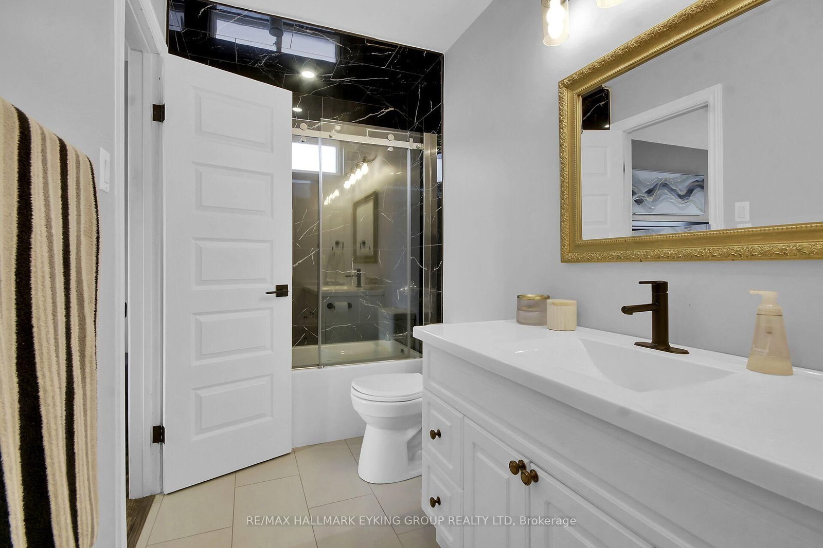 8 Vickers Way - Photo 31