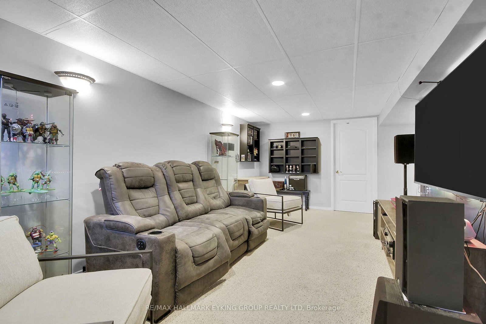 8 Vickers Way - Photo 38