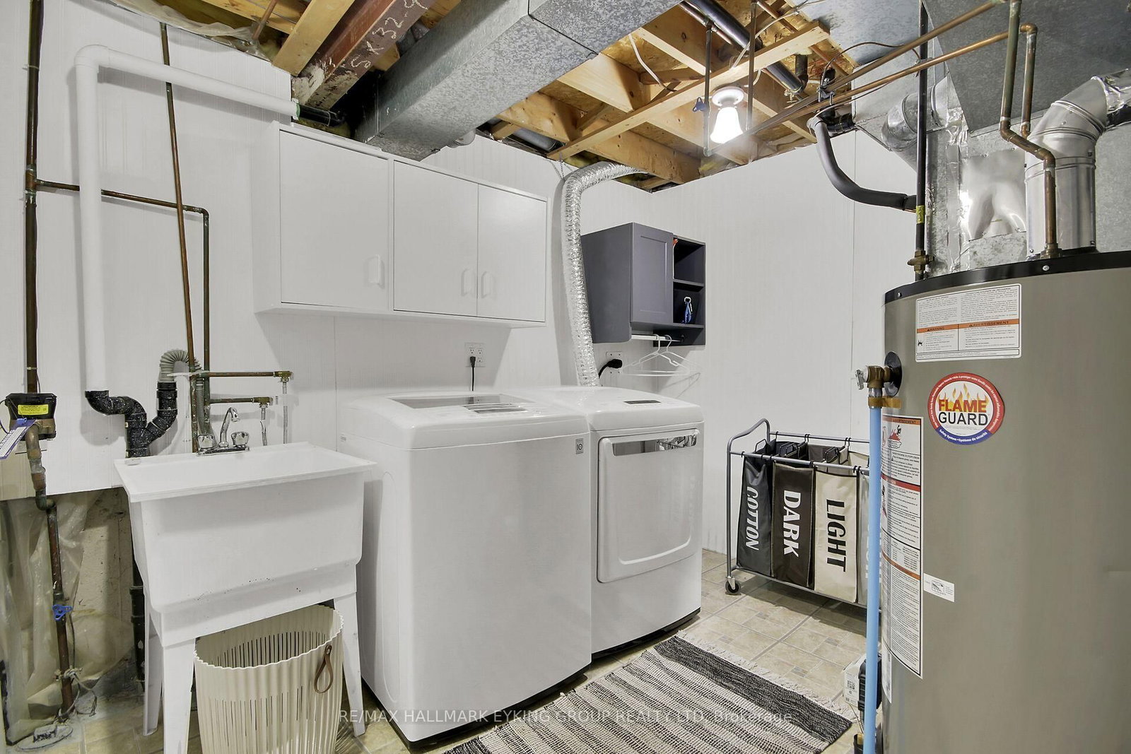 8 Vickers Way - Photo 44