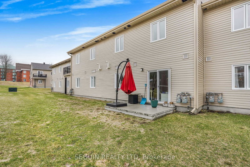 205 - 225 Spence Ave, Hawkesbury, K6A 0B5 | Image 2