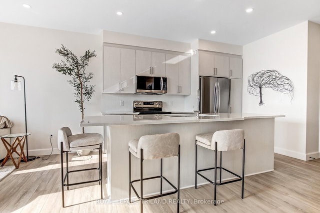 203 - 16 Compass Trail N