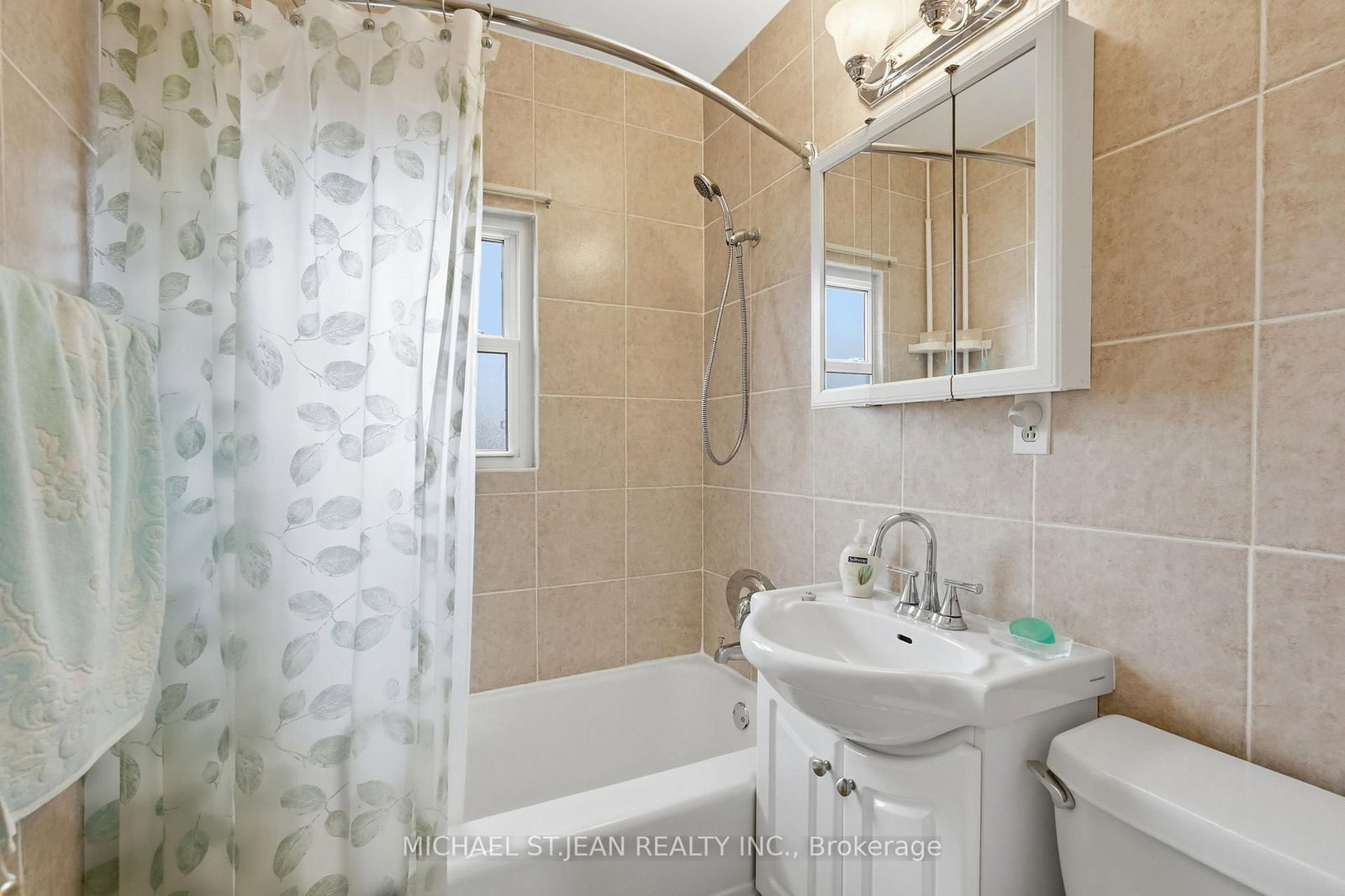 Detached House for sale at 54 Bingham Road, Hamilton, Ontario, L8Y 1N4 - McQuesten - MLS: X13008600