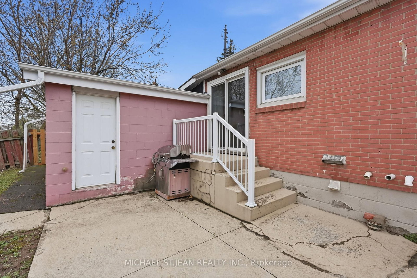 Detached House for sale at 54 Bingham Road, Hamilton, Ontario, L8Y 1N4 - McQuesten - MLS: X13008600