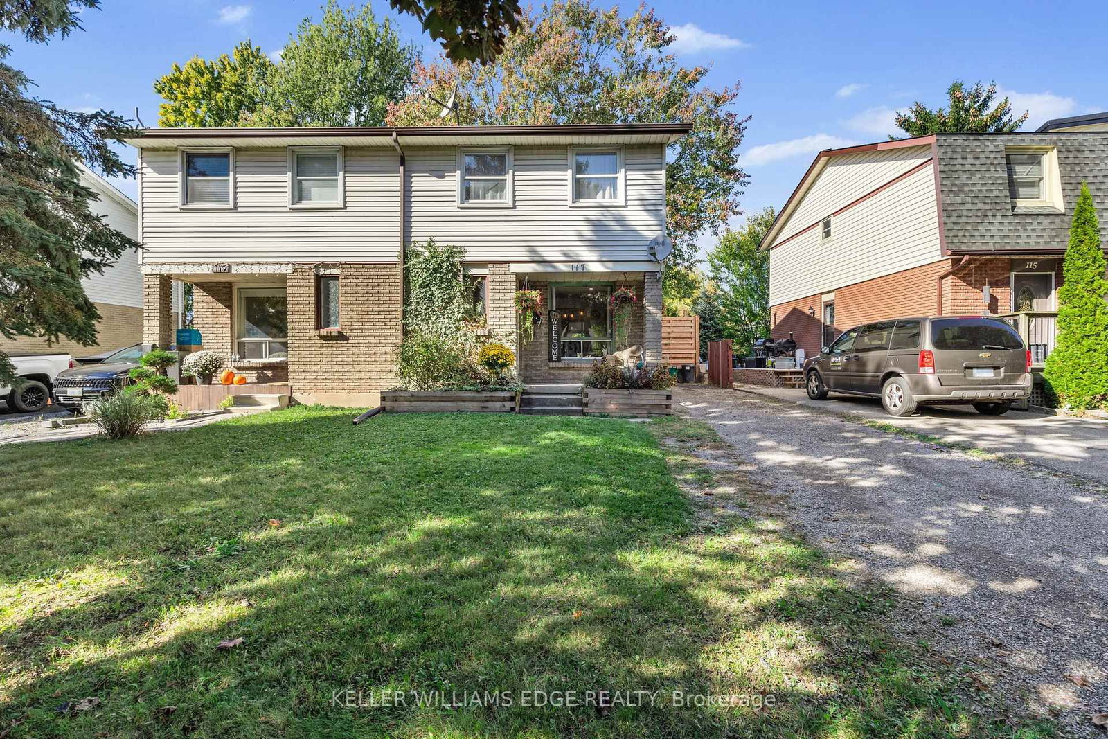 117 Graystone Crescent - Photo 2