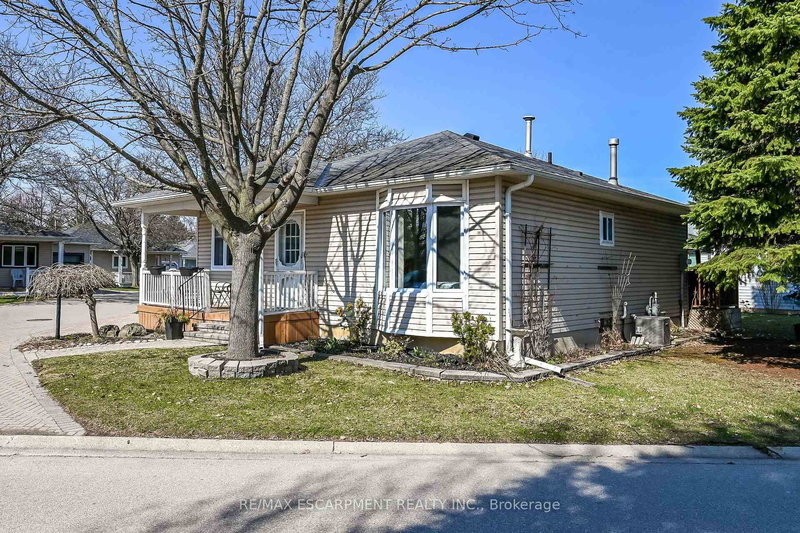 232 Silverbirch Boulevard
