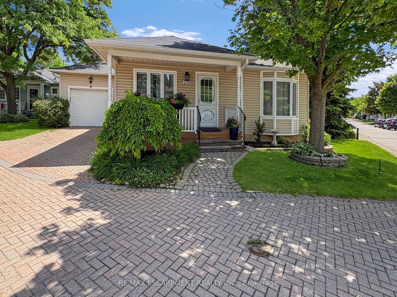 232 Silverbirch Boulevard