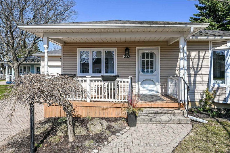 232 Silverbirch Boulevard