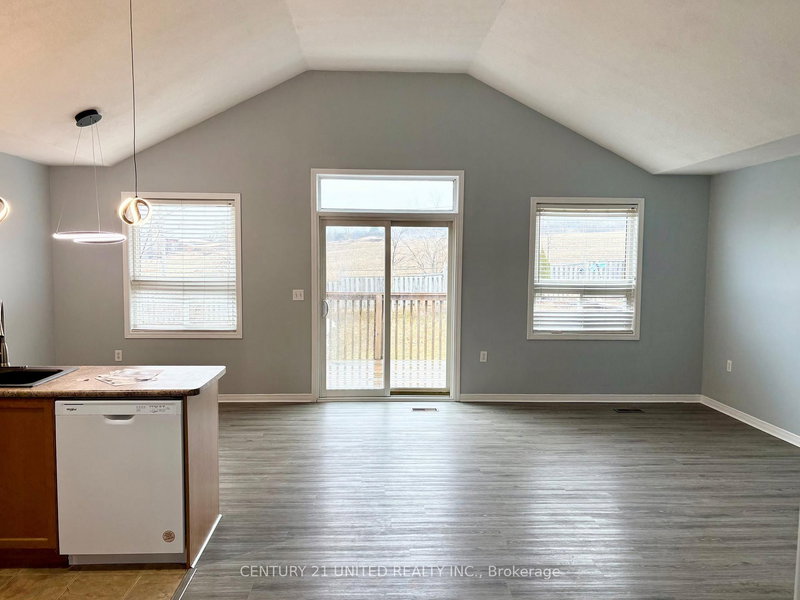 608 Clancy Cres, Peterborough, K9K 2S2 | Image 3