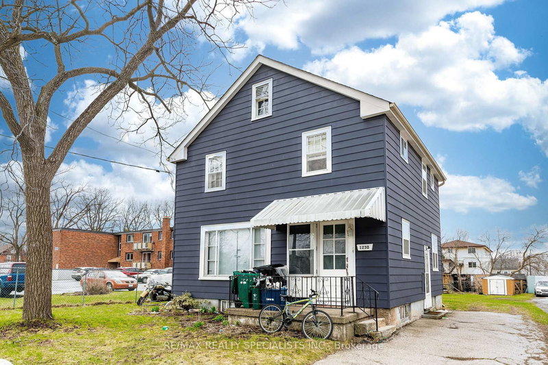 home for sale on 1230 Duke Street