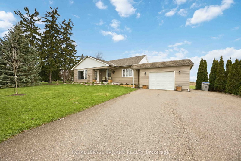 8376 Townsend Line, Lambton Shores, N0M 1B0 | Image 2