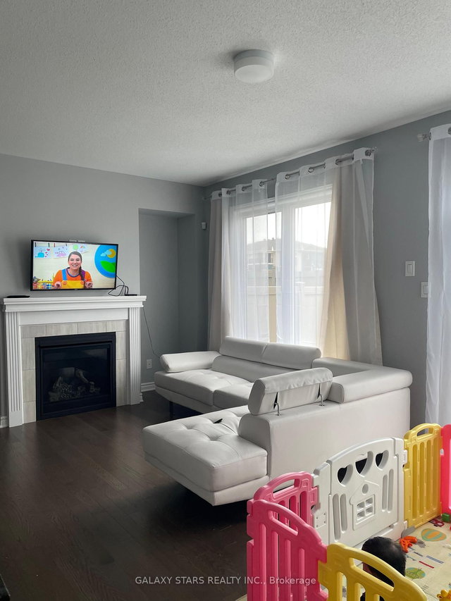 327 Aphelion Crescent