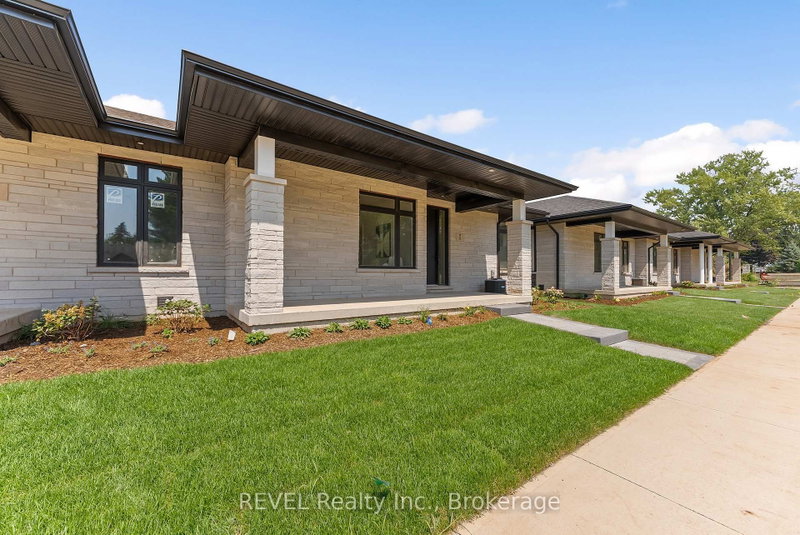 8 Accursi Crescent