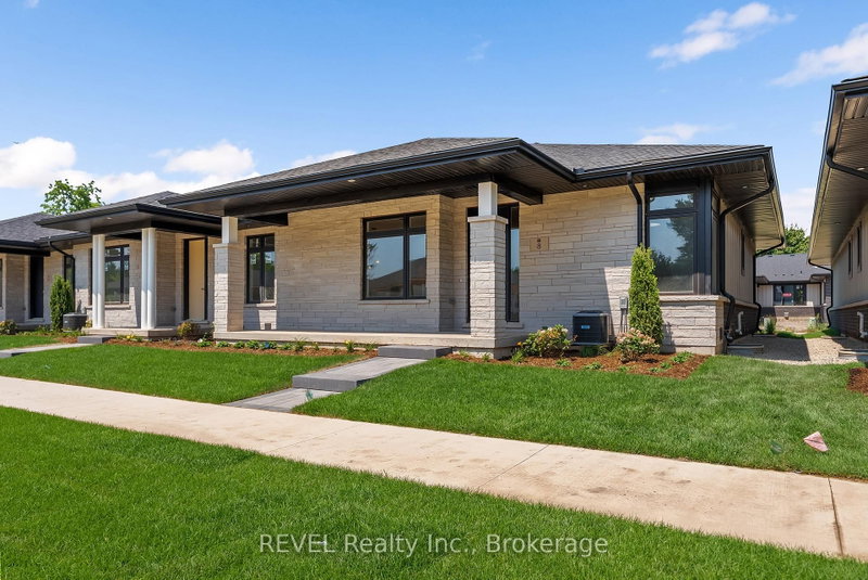 8 Accursi Crescent