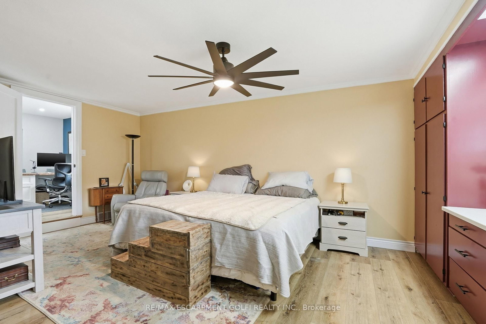 Listing Image 12