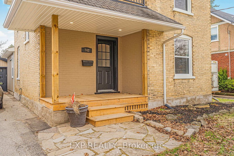 742 Vine St, Cambridge, N3H 2Z3 | Image 2