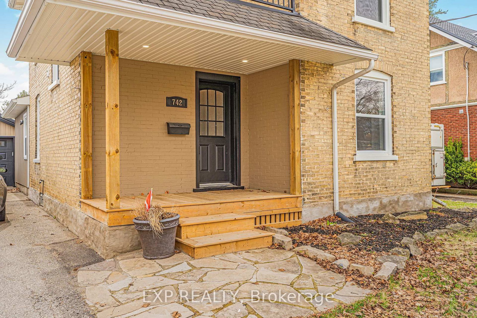 Listing photo 2