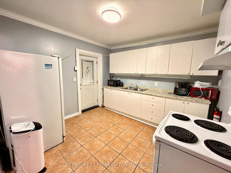 2nd Floor - 108 Cumberland Ave, Hamilton, L8M 1Z3 | Image 3