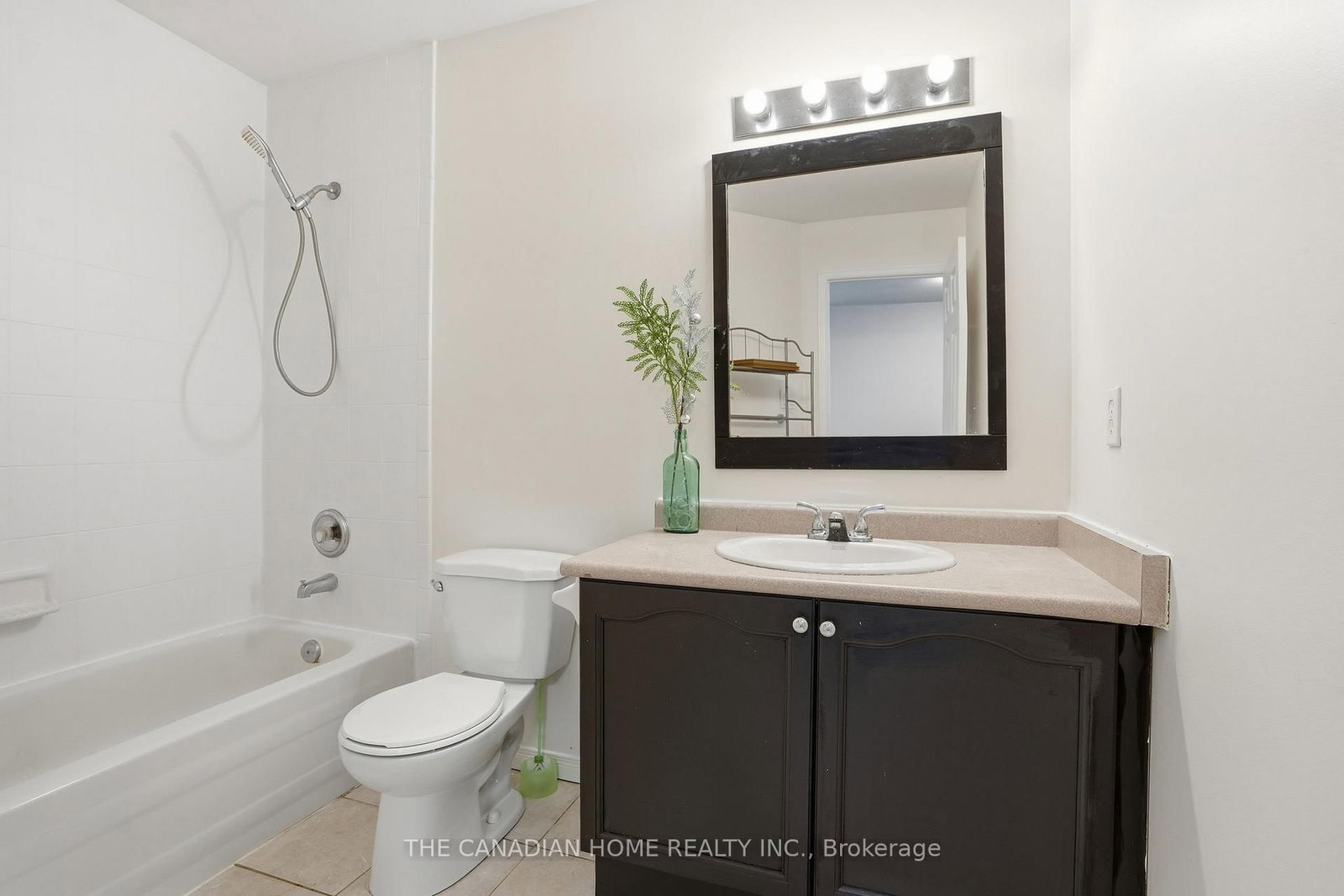 Townhouse for sale at 29-1889 Upper Wentworth Street, Hamilton, Ontario, L9B 2T8 - Chappel - MLS: X13009618