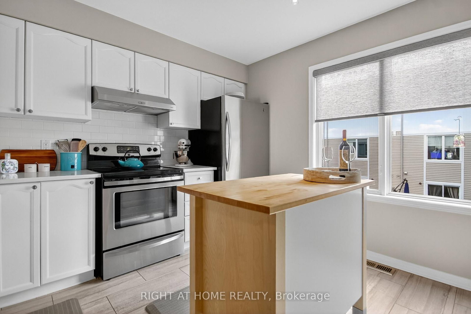 24 Manhattan Crescent - Photo 8