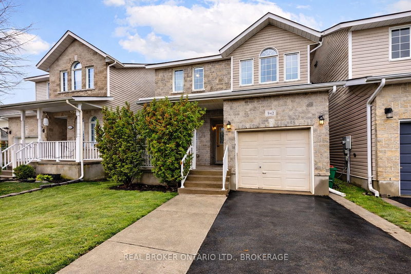 942 Bluffwood Ave, Kingston, K7K 7K5 | Image 2