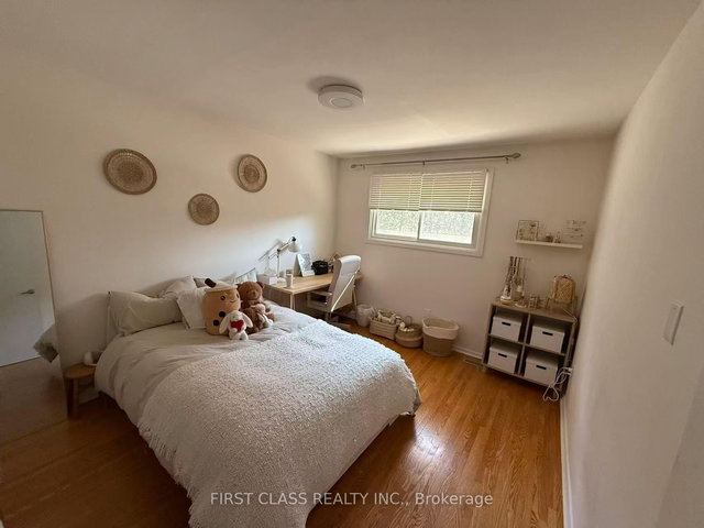 Room #1 - 657 SEVILLA PARK Place