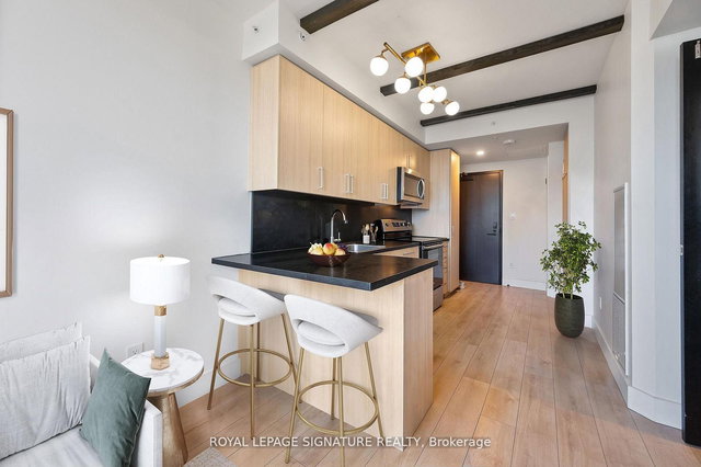 1135 - 145 Columbia Street W