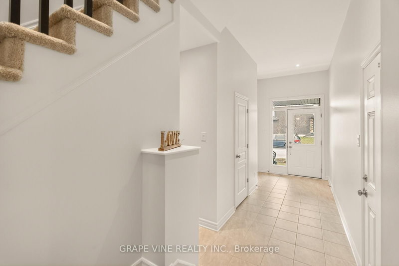 383 MEMORIAL Grve, Ottawa, K1X 0C7 | Image 3
