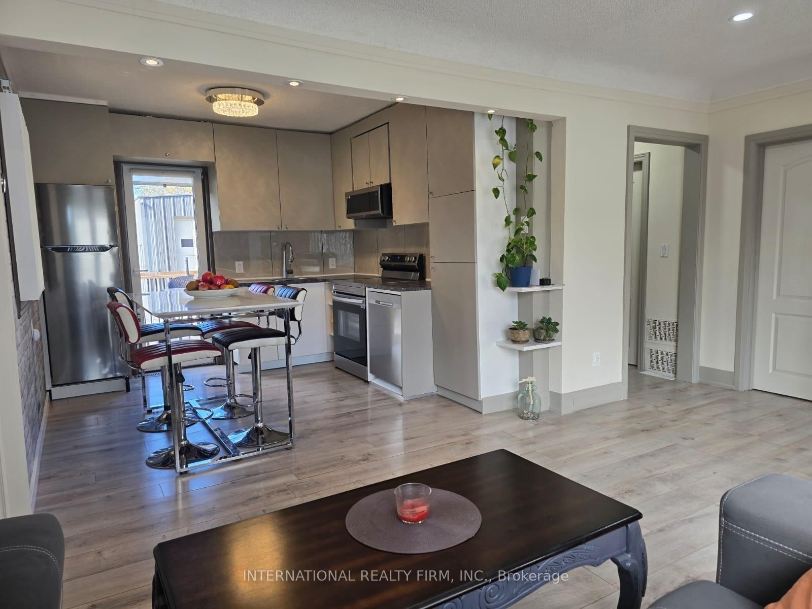 Detached House for sale at 731 Knox Avenue, Hamilton, Ontario, L8H 6K7 - Parkview - MLS: X13010468