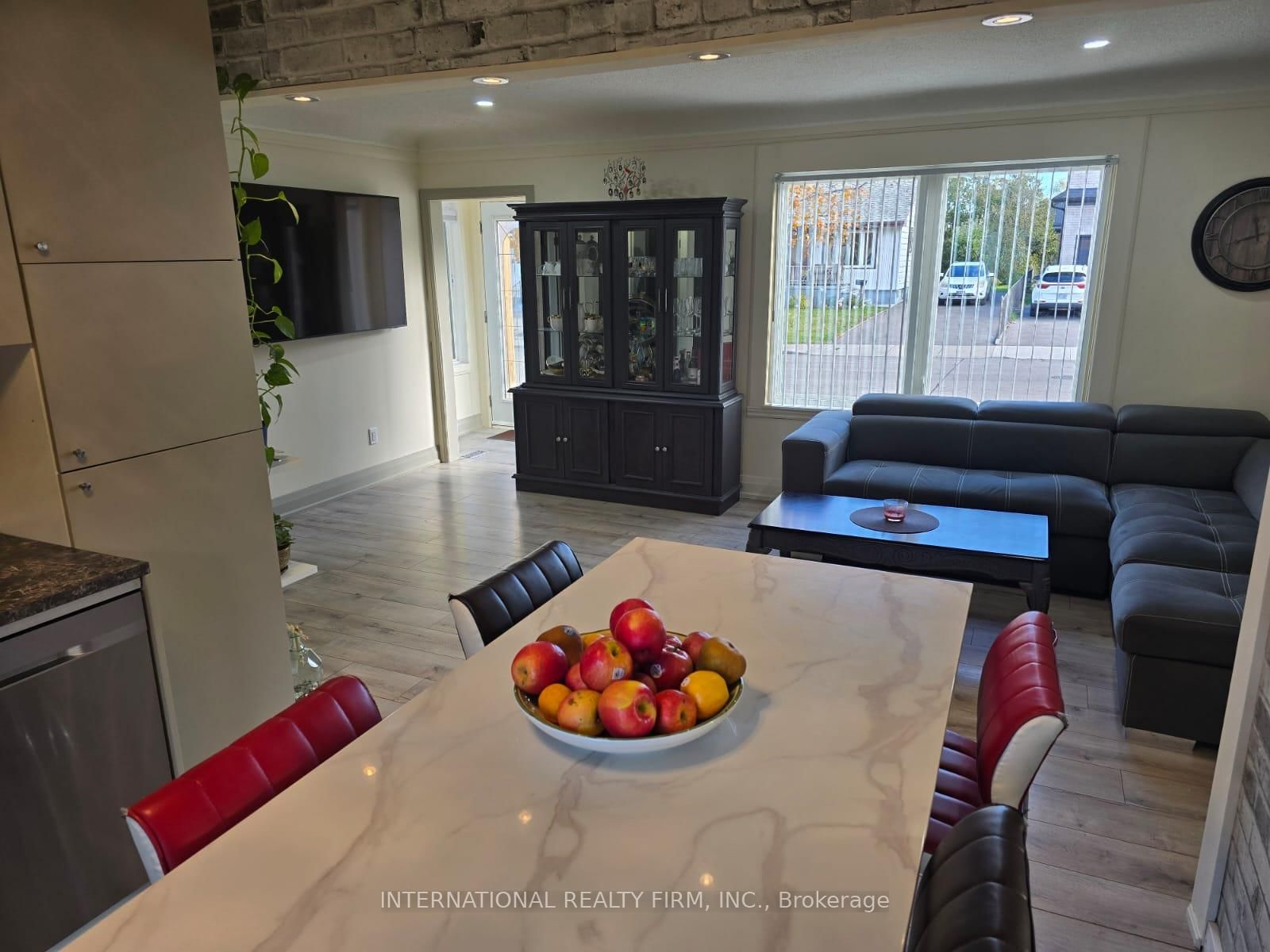 Detached House for sale at 731 Knox Avenue, Hamilton, Ontario, L8H 6K7 - Parkview - MLS: X13010468