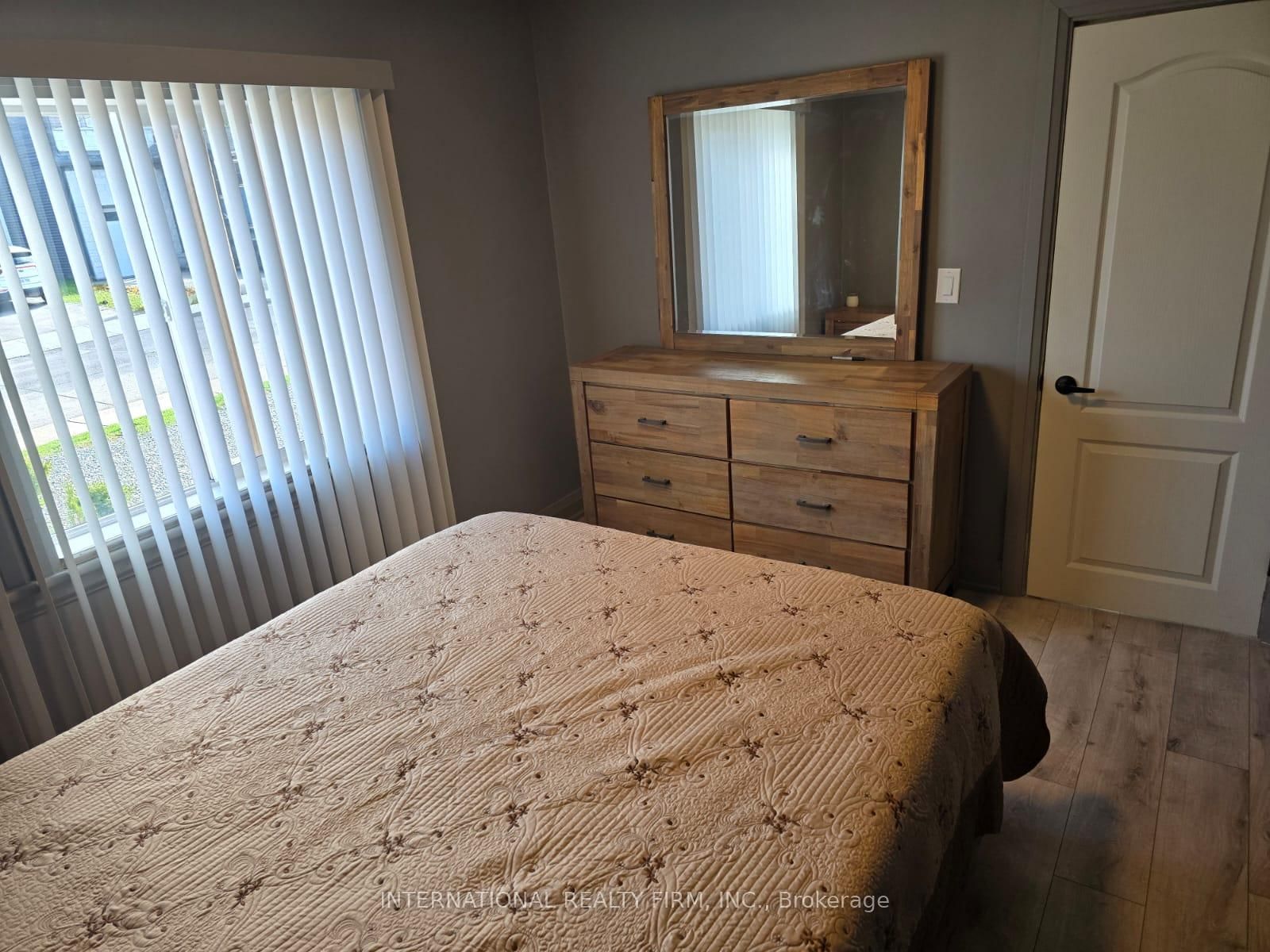 Detached House for sale at 731 Knox Avenue, Hamilton, Ontario, L8H 6K7 - Parkview - MLS: X13010468