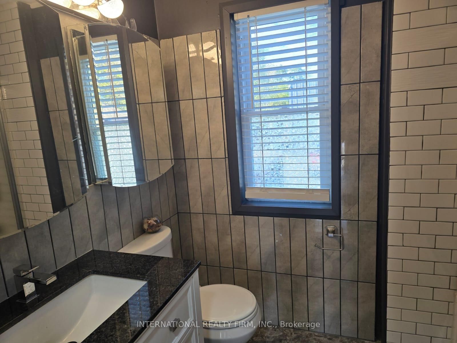 Detached House for sale at 731 Knox Avenue, Hamilton, Ontario, L8H 6K7 - Parkview - MLS: X13010468