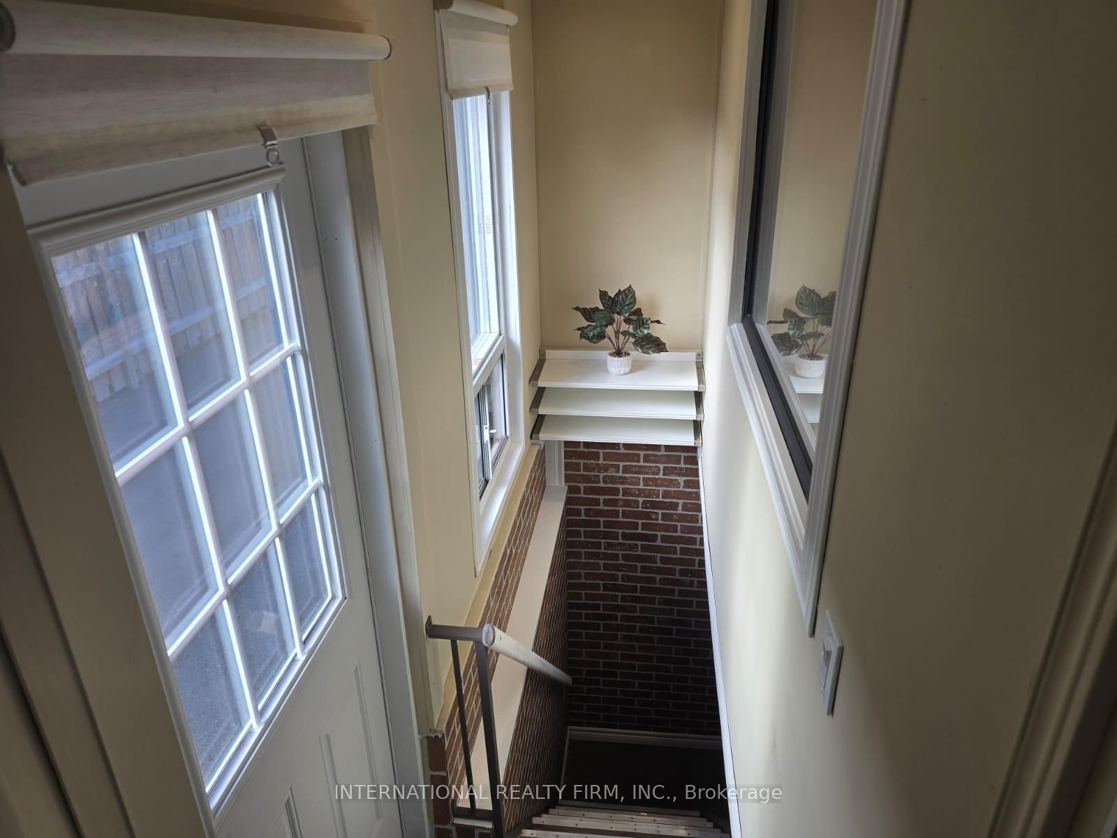 Detached House for sale at 731 Knox Avenue, Hamilton, Ontario, L8H 6K7 - Parkview - MLS: X13010468