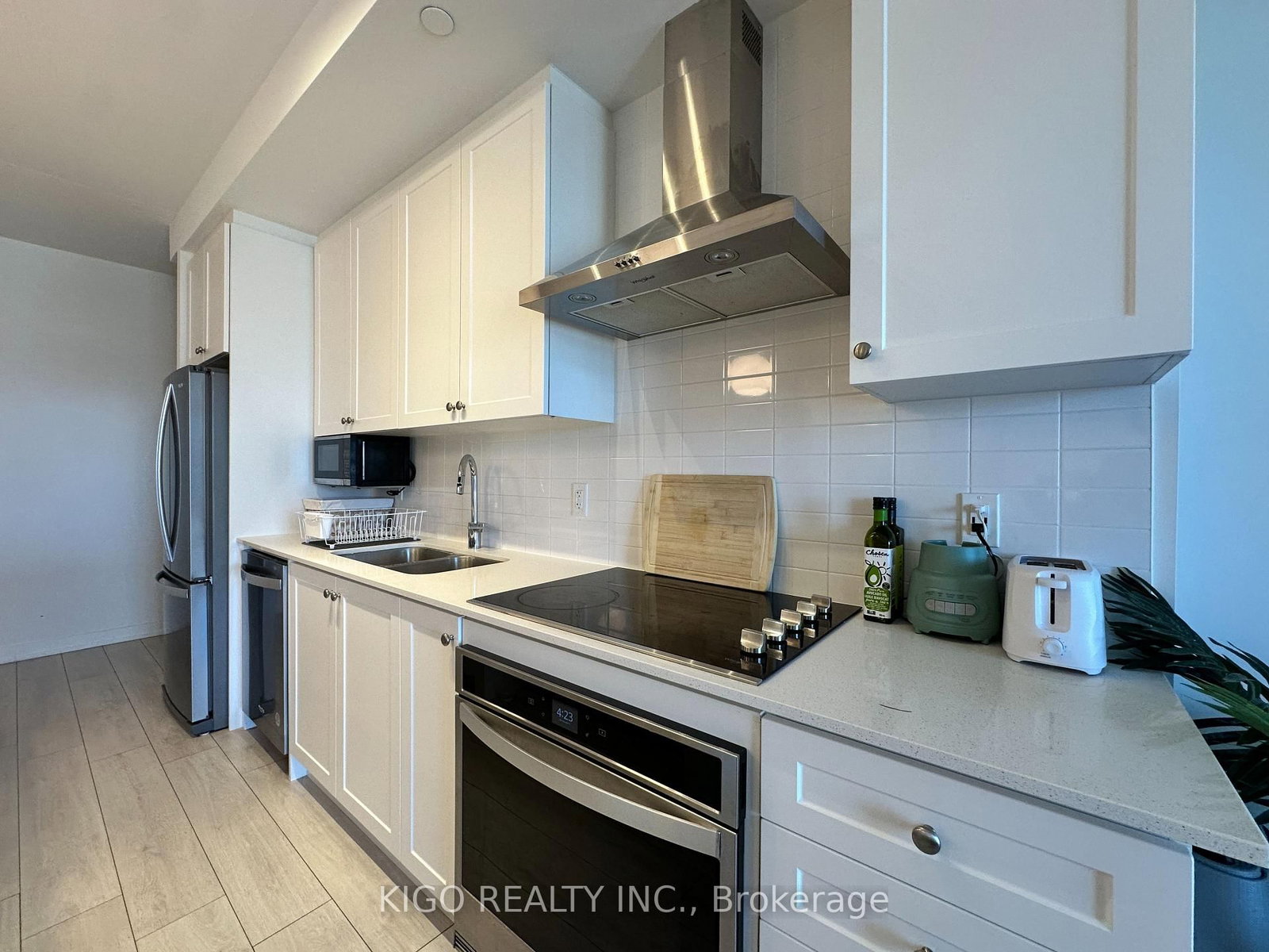 55 Duke Street W, Unit 905 - Photo 17