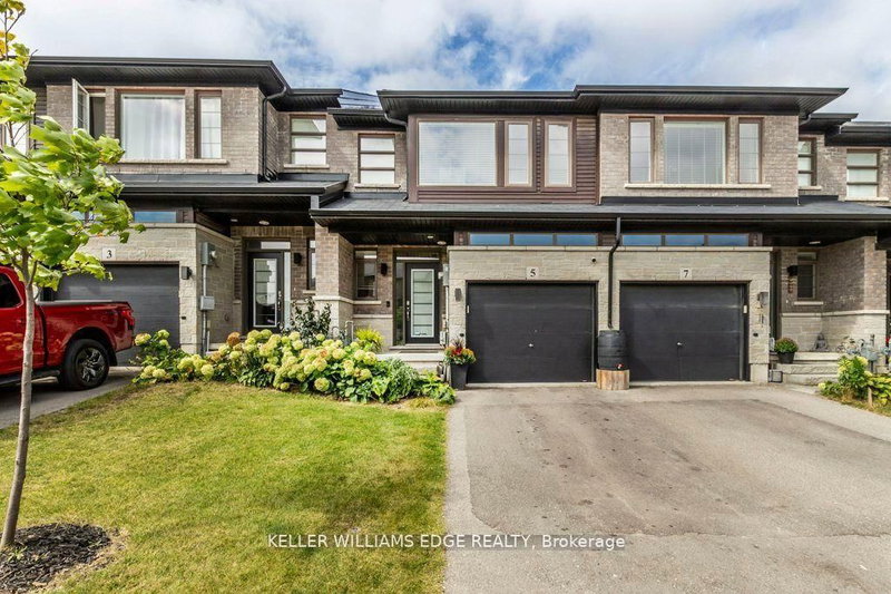 home for lease on 5 Greenwich Avenue