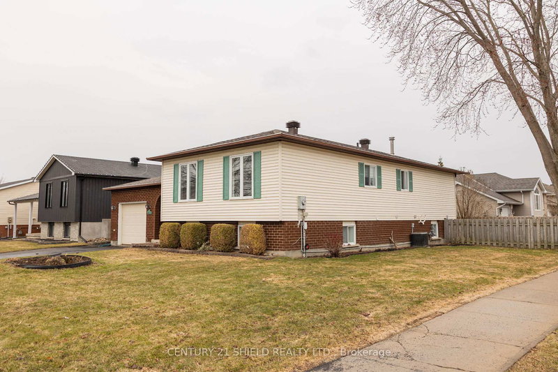 1613 Walton St, Cornwall, K6H 7A7 | Image 2