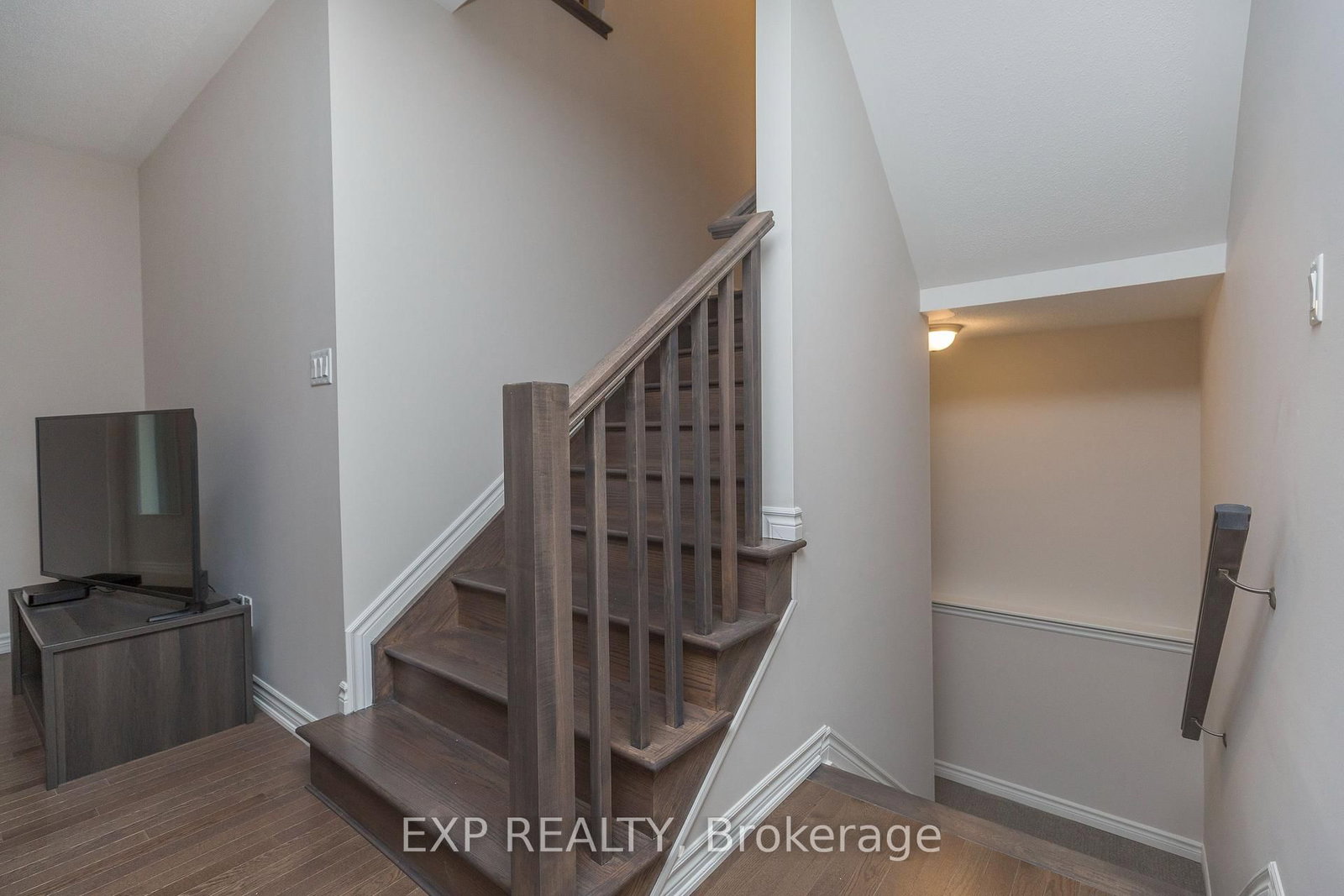 516 Loury Row - Photo 10