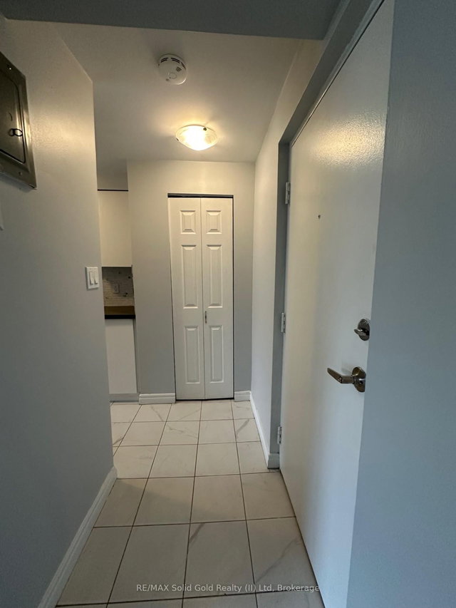 4 - 15 Mowat Boulevard